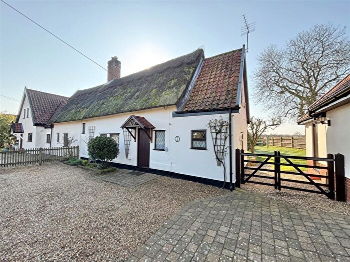 3 Bedroom Semi-Detached House For Sale In Short Green, Winfarthing, IP22