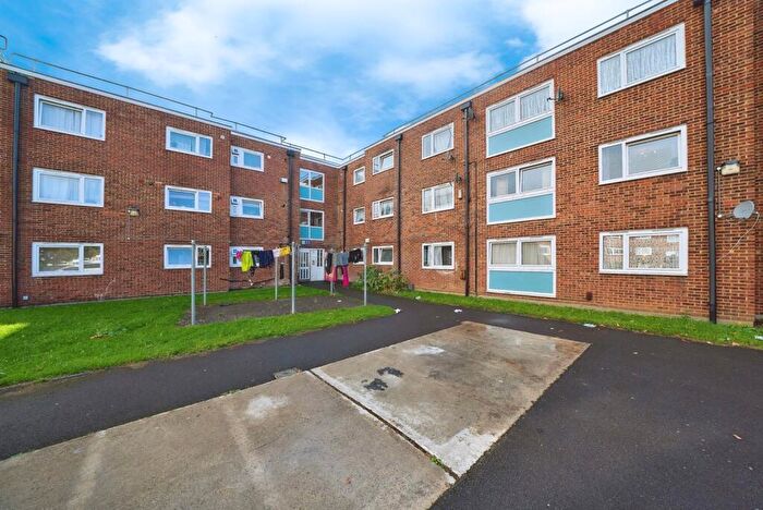 3 Bedroom Flat For Sale In Harts Lane, Barking, IG11