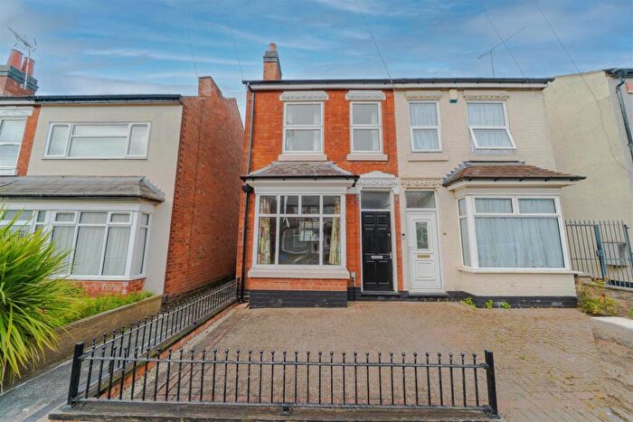 3 Bedroom Semi-Detached House For Sale In Gristhorpe Road, Selly Oak, Birmingham, B29