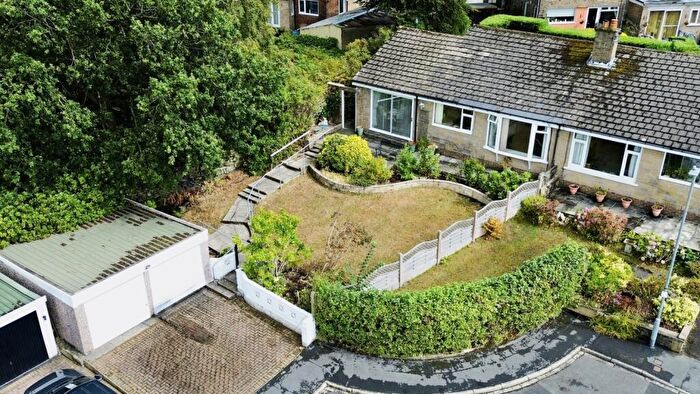 3 Bedroom Semi-Detached Bungalow For Sale In Hallowes Grove Cullingworth, BD13