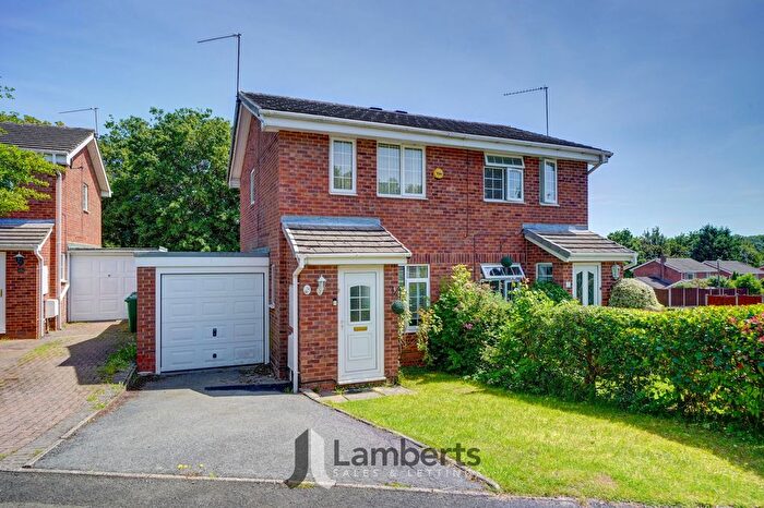 2 Bedroom Semi-Detached House For Sale In Mitcheldean Close, Oakenshaw, B98