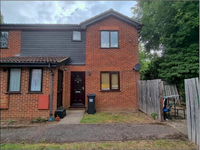 End Of Terrace House To Rent In Slough, Berkshire, SL1