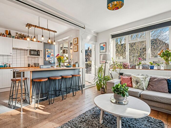 2 Bedroom Flat For Sale In Tulse Hill, London, SW2