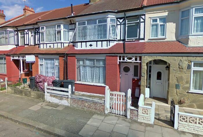 Studio To Rent In Boundary Road, London, N22