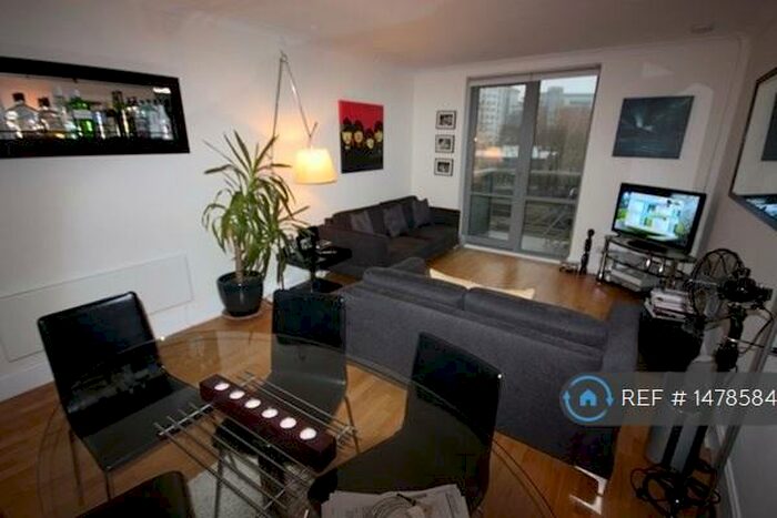 2 Bedroom Flat To Rent In East Street, Leeds, LS9