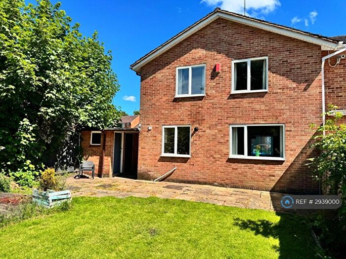 3 Bedroom Semi Detached House To Rent In Bucks Hill, Nuneaton, CV10