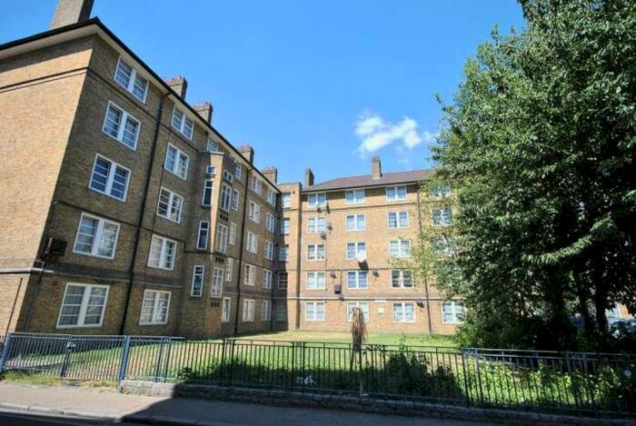 3 Bedroom Flat To Rent In Swanley House, Kinglake Estate, SE17