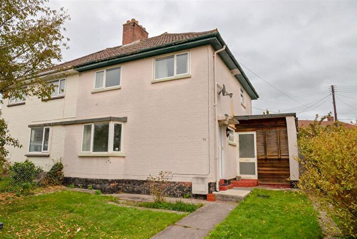 3 Bedroom Semi-detached House To Rent In Gloucester Road, Bridgwater, TA6