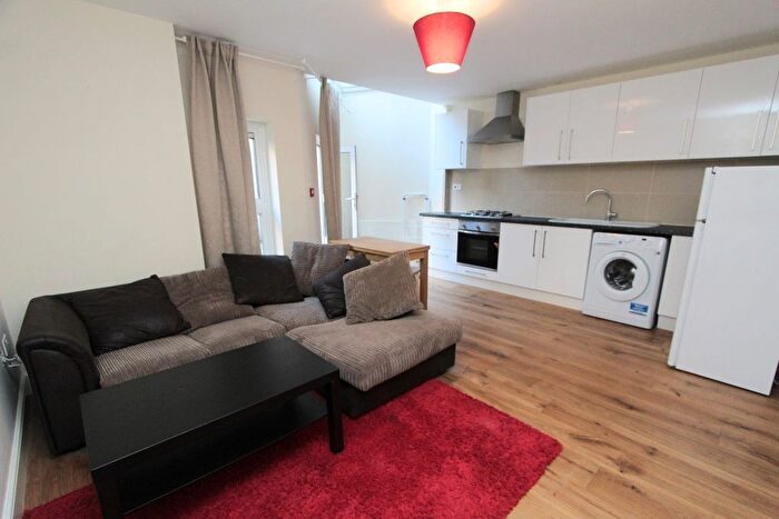 2 Bedroom Flat To Rent In Richmond Court, High Street, Hornsey, London, N8