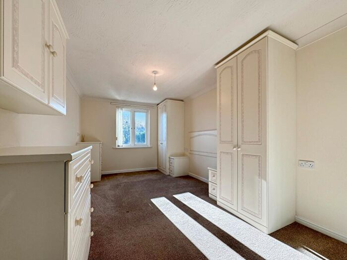 2 Bedroom Flat For Sale In Fielders Court, West End, Southampton, SO30