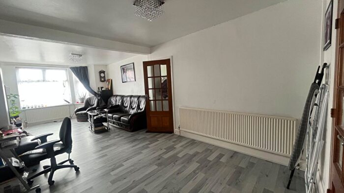3 Bedroom End Of Terrace House To Rent In Parkville Highway, Coventry, West Midlands, CV6