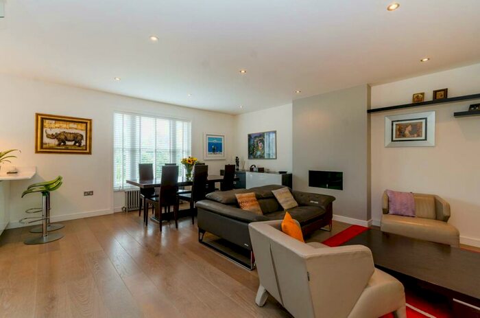 4 Bedroom Flat To Rent In Rosslyn Hill, Hampstead, London, NW3