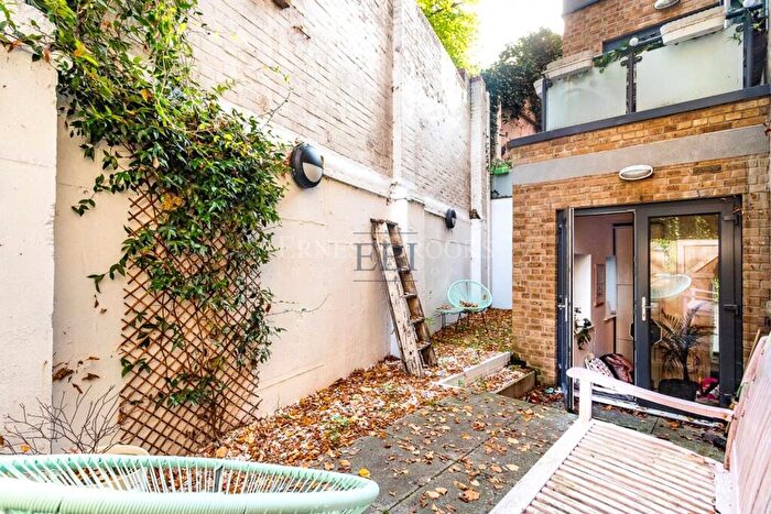 1 Bedroom Apartment For Sale In Babik Court, Shacklewell Lane, Hackney, E8