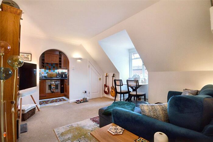 1 Bedroom Apartment For Sale In West Street, Haslemere, Surrey, GU27