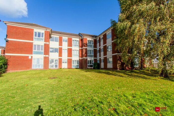 2 Bedroom Flat For Sale In Deveron Court, Hinckley, Leicestershire, LE10