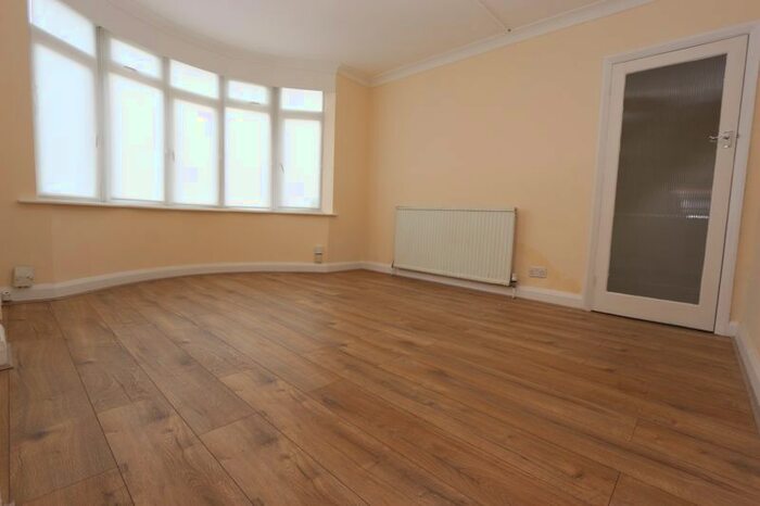 5 Bedroom Property To Rent In Rydal Drive, Bexleyheath, DA7