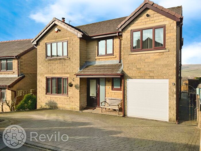 4 Bedroom Detached House To Rent In Waingap View, Whitworth, OL12