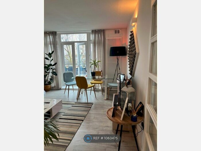 1 Bedroom Flat To Rent In Leys Court, London, SW9