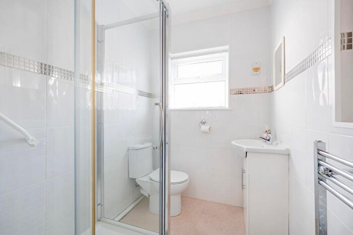 2 Bedroom Detached Bungalow For Sale In Grand Avenue, Pakefield, NR33