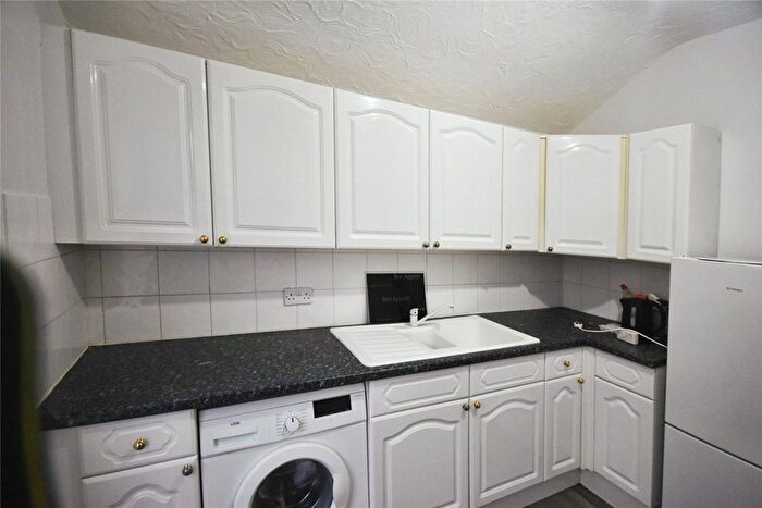 1 Bedroom Terraced House To Rent In Wantage Road, Reading, Berkshire, RG30