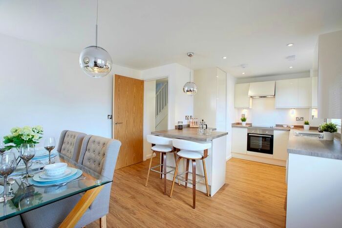 3 Bedroom Flat To Rent In Cross Heath Grove, Leeds, LS11