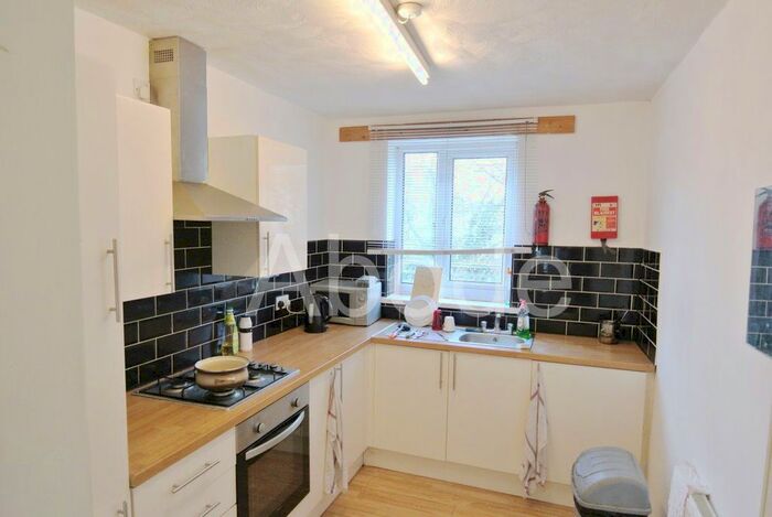3 Bedroom Property To Rent In Park View Avenue, Leeds, West Yorkshire, LS4