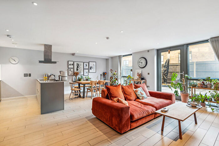 2 Bedroom Flat To Rent In Canalside Square, Islington, N1