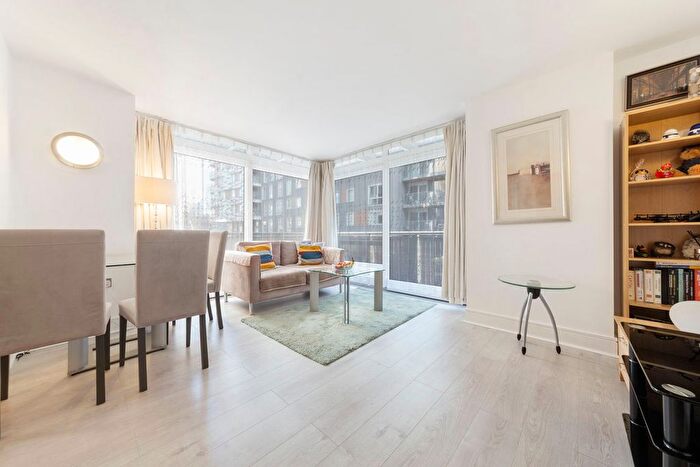2 Bedroom Flat To Rent In Moore House, Canary Wharf, London, E14