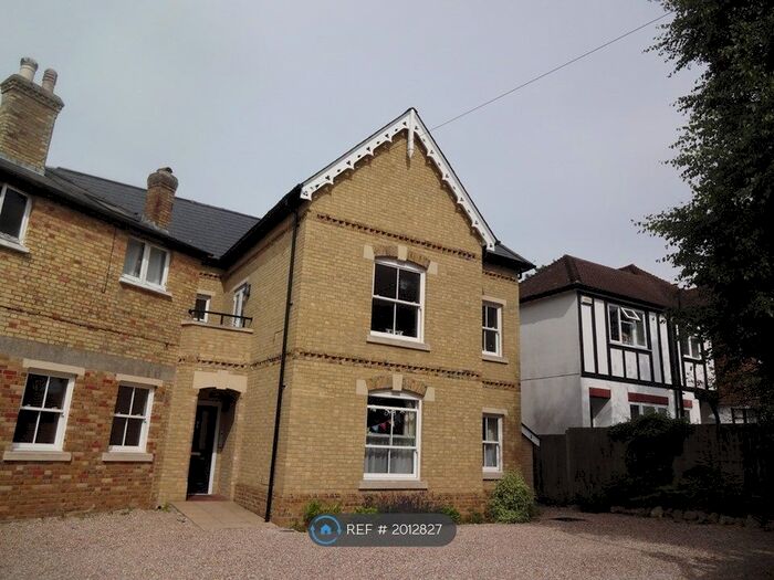 2 Bedroom Flat To Rent In South Park, Sevenoaks, TN13