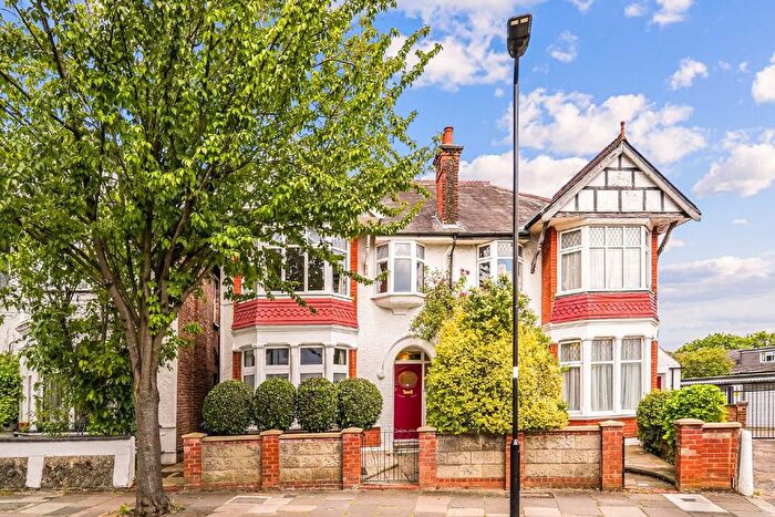 3 Bedroom Flat To Rent In Boileau Road, London, W5