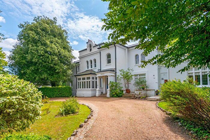 2 Bedroom Flat To Rent In Wray Park Road, Reigate, RH2