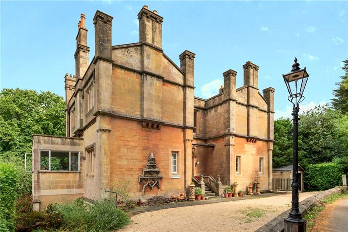 2 Bedroom Flat To Rent In Entry Hill Drive, Bath, Somerset, BA2