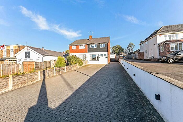 3 Bedroom Semi-Detached House For Sale In London Road, Cowplain, PO8