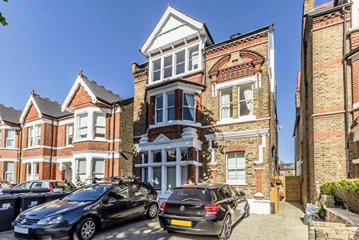 3 Bedroom Flat To Rent In Denbigh Road, London, W13