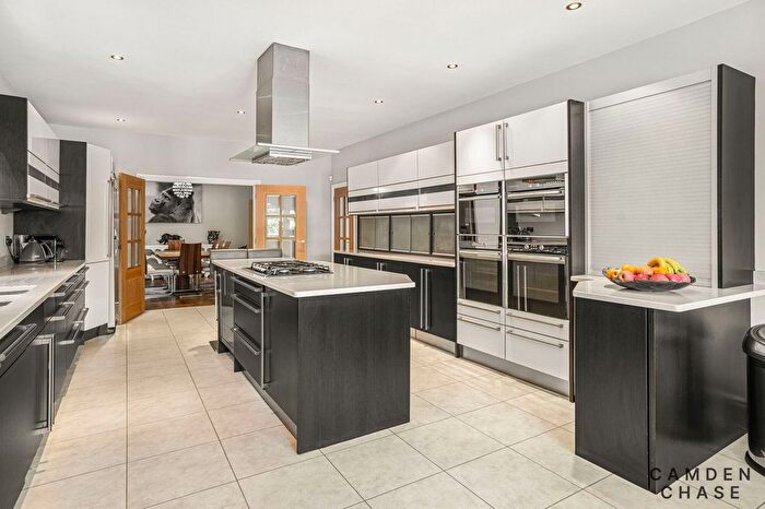 5 Bedroom Detached House For Sale In Ragged Hall Lane, St. Albans, AL2