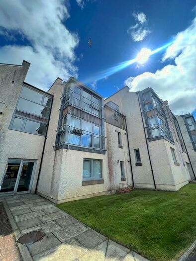 2 Bedroom Apartment To Rent In Mid Street, Church View, EH48