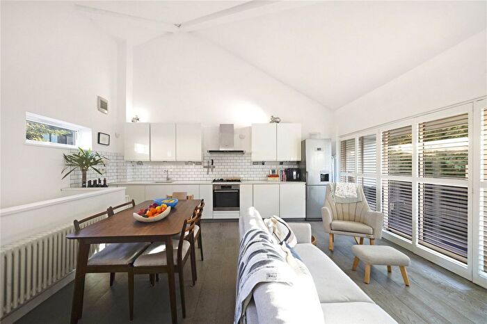 2 Bedroom Detached House To Rent In Hodes Row, Hampstead, NW3