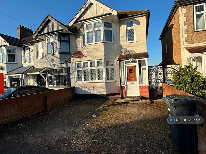4 Bedroom Semi-Detached House To Rent In Crownhill Road, Woodford Green, IG8