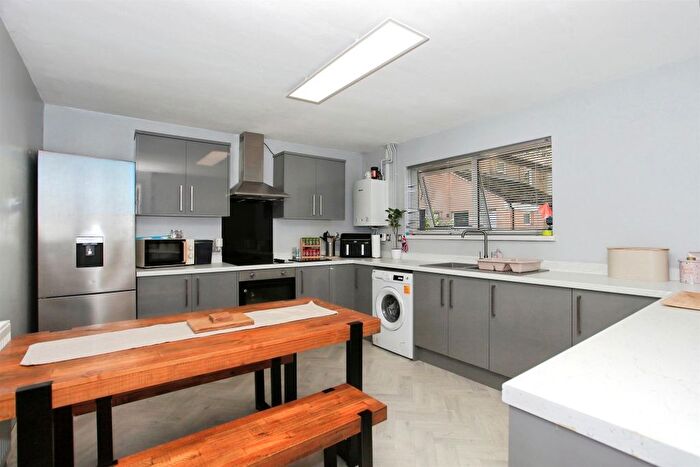 3 Bedroom End Terrace House For Sale In Sheepwalk, Peterborough, PE4