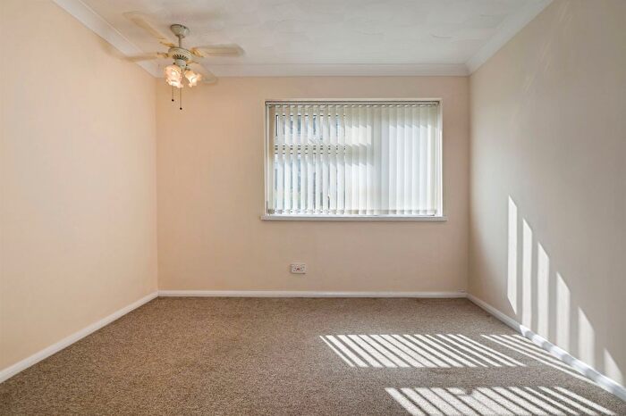 1 Bedroom Flat For Sale In Meggeson Avenue, Southampton, SO18
