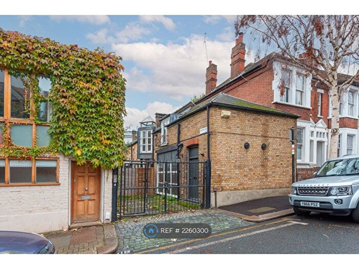 1 Bedroom Maisonette To Rent In Garfield Mews, London, SW11