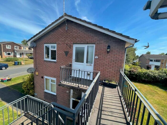 3 Bedroom Flat To Rent In Hawthorn Crescent, High Wycombe, HP15