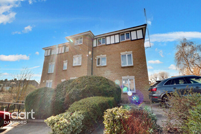 2 Bedroom Flat For Sale In Norfolk Close, Dartford, DA1