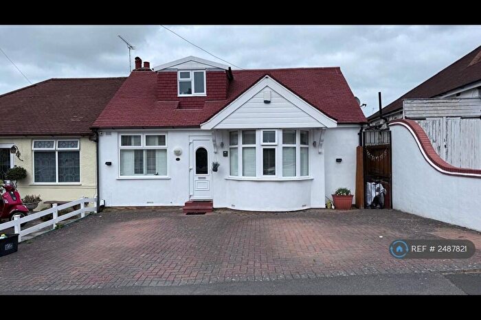 4 Bedroom Bungalow To Rent In Cottesmore Avenue, Ilford, IG5