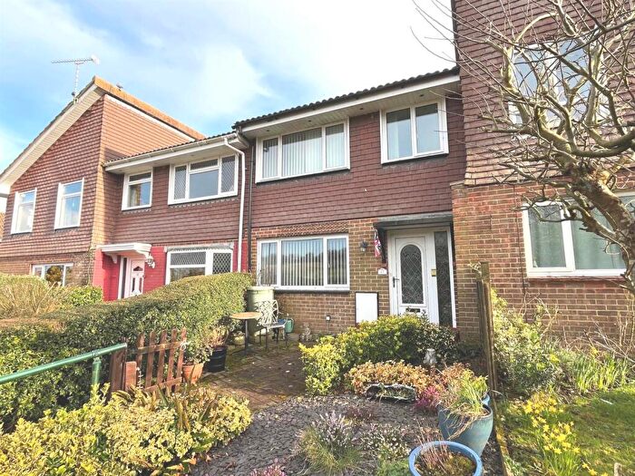 3 Bedroom Terraced House For Sale In Lansdown Gardens, Chillerton, PO30