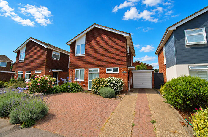 3 Bedroom Link Detached House For Sale In Link Way, Stubbington, Fareham, PO14