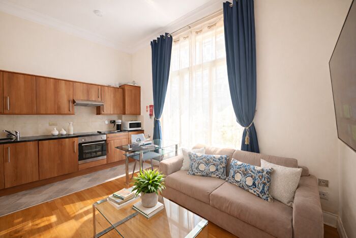2 Bedroom Flat To Rent In Cromwell Road, London, SW7