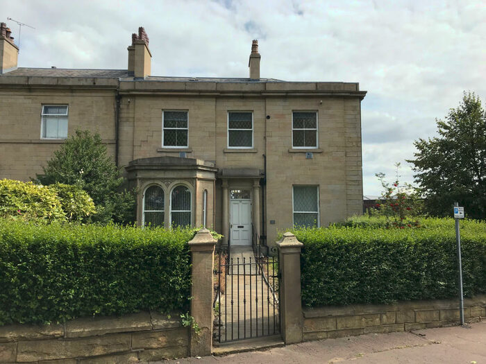 1 Bedroom Flat To Rent In New North Road, Huddersfield, West Yorkshire, HD1