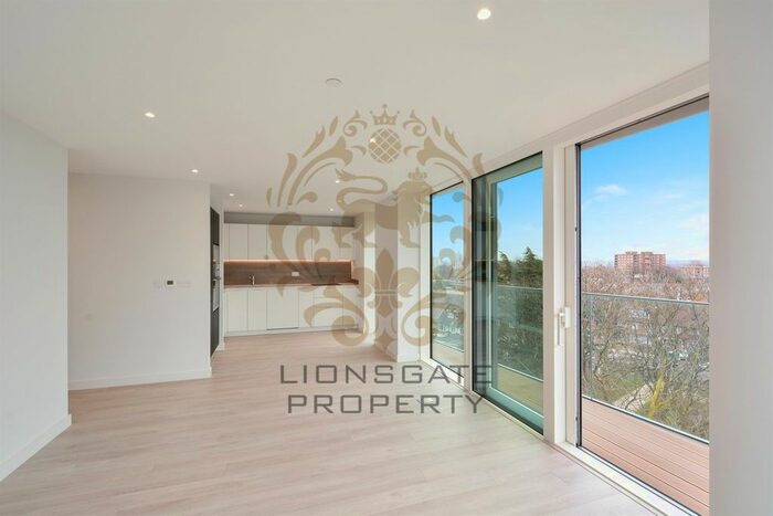 3 Bedroom Flat To Rent In Newnton Close, London, N4