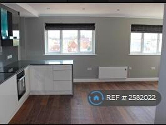 1 Bedroom Flat To Rent In Brisbane Court, Slough, SL1